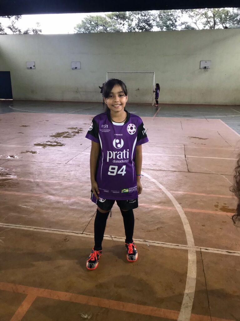 Atleta da AFETO usando o uniforme do projeto