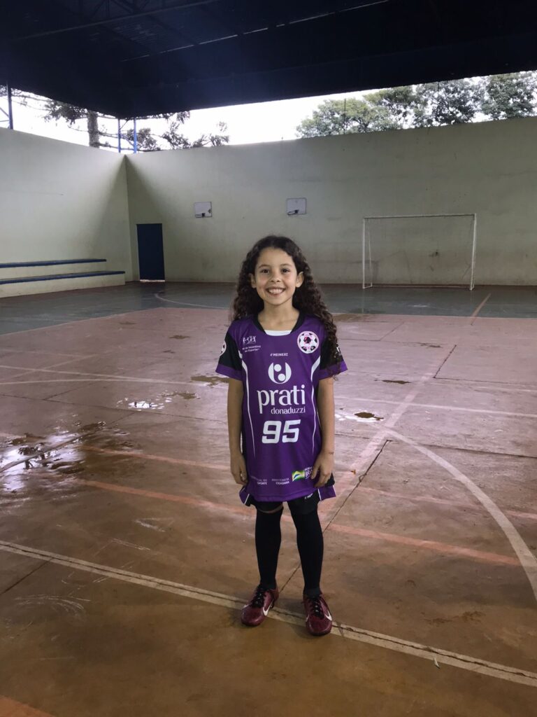 Atleta da AFETO usando o uniforme do projeto