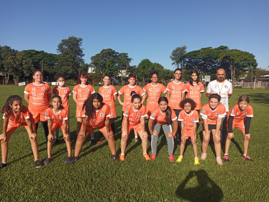 Treino de futebol feminino no Jardim Gisela